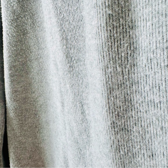 Madewell Women's (Re)sourced Plush Mockneck Puff-Sleeve Top‎ - Picture 5 of 8